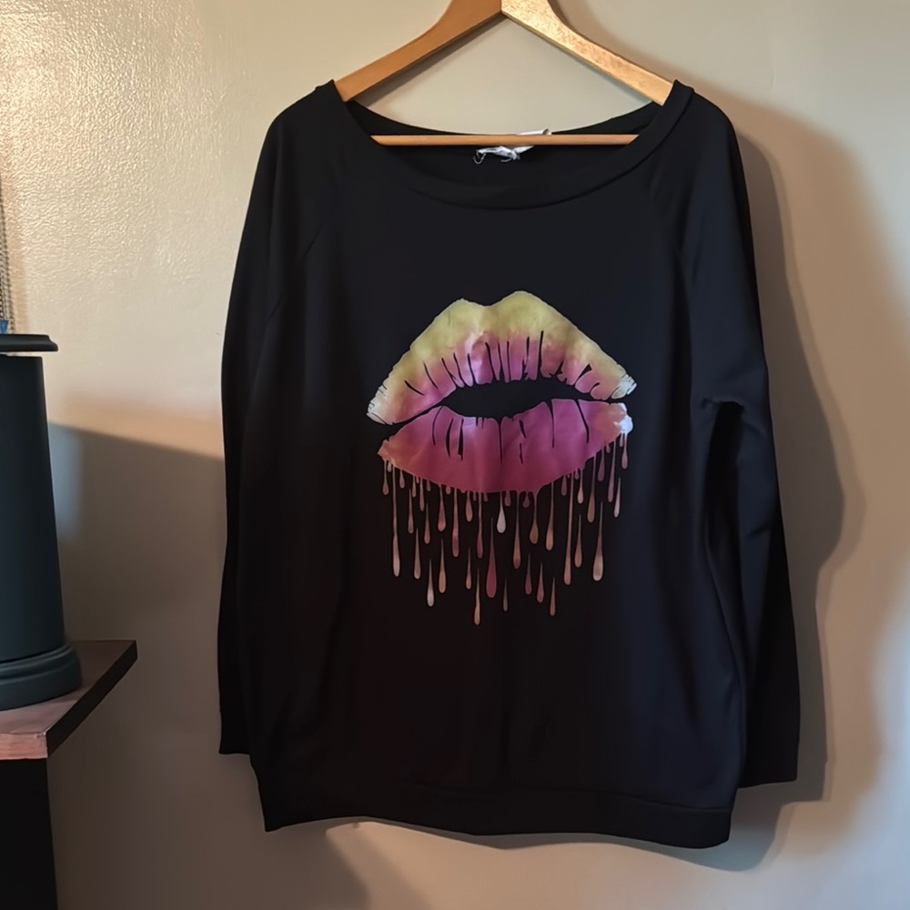🖤💋🍒Black Dripping Lips Graphic Women's Top